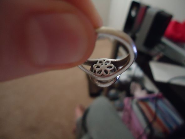 Bees, will you help me identify my ring's desinger? (pic heavy) :  wedding engagement ring ring design DSC00588