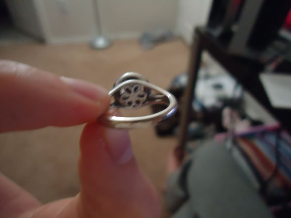 Bees, will you help me identify my ring's desinger? (pic heavy) :  wedding engagement ring ring design DSC00590