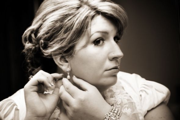 Brides who wore pearls...Let's seem em! :  wedding pearls Puttingonearrings