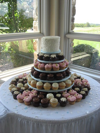Cupcakes?!? Who has them? :  wedding Pinkwhitebrowncupcakes