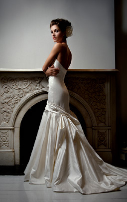 Anyone hate their dress model? :  wedding Lia12