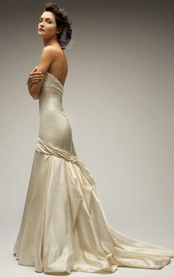 Anyone hate their dress model? :  wedding Lia2