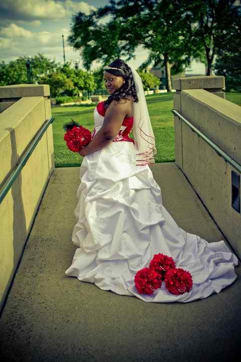 I'm finally giving you pro pics to look at......pic overload!! :  wedding 1.10