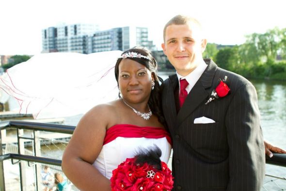 I'm finally giving you pro pics to look at......pic overload!! :  wedding 1.36