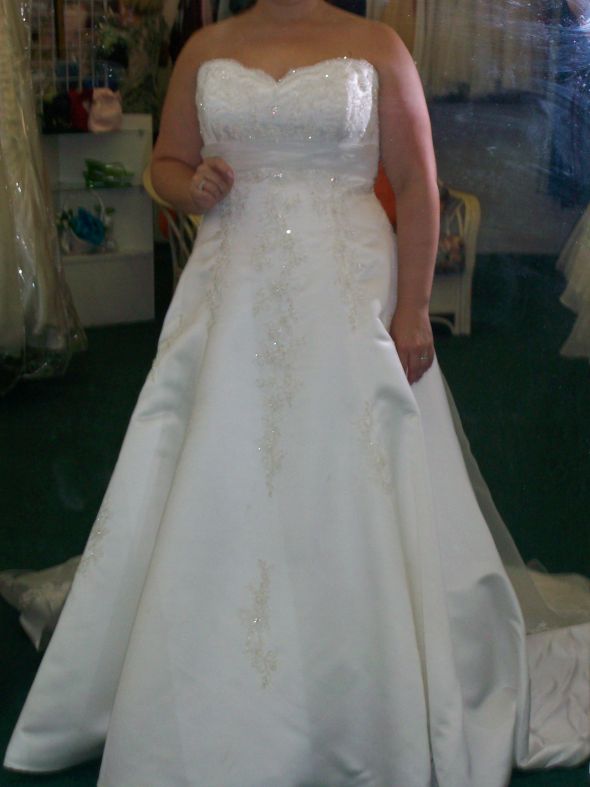 what was the difference between your street size and dress size? Post your pics! :  wedding dress size Dress