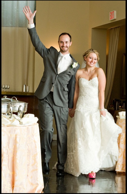 Pear shaped & hourglass brides - lets see real pics of your dress! :  wedding Weddingblogpic
