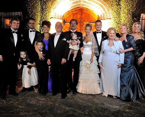 Michael Bubles Wedding---- what do you think of her dress? :  wedding 206494 10150237681422209 425155912208 8898442 2243347 N