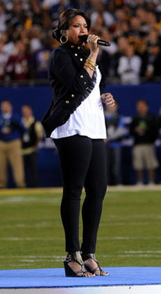 Do you wear Skinny Jeans?  If so... how do you style them? :  wedding fashion skinny jeans full figured Jennifer Hudson Superbowl Thumb 233x423