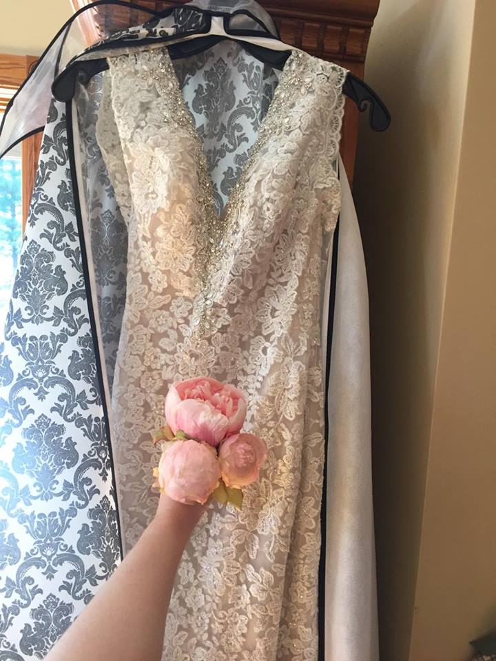 Which flower color looks best with a champagne dress?