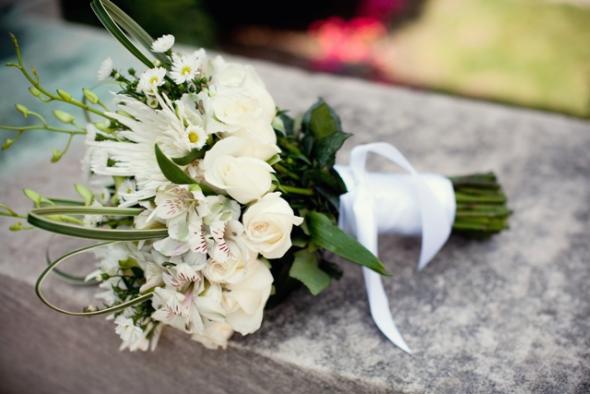 White wedding bouquet wedding bouquets green white ivory bouqet flowers