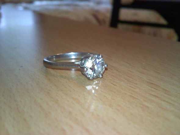 What is the total diamond carat weight of your e-ring? (diamond only) : wedding carat size total carat weight 1229001121 1