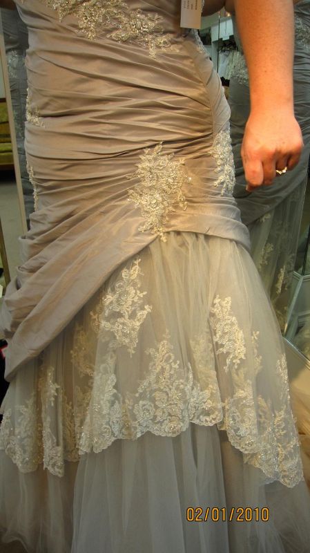 My dress is here! (pics inside) :  wedding KC Right Side