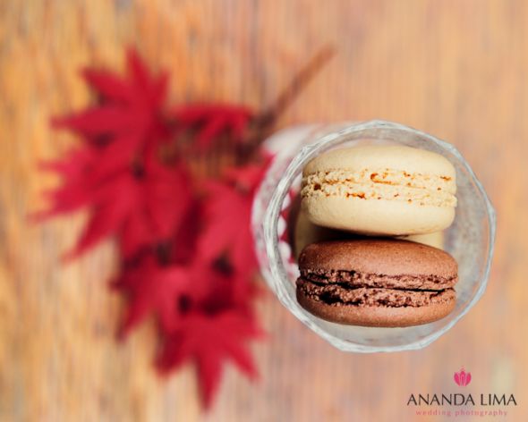 Wedding Photographer & Macaroon Give Away : wedding give away brown red ivory Macarroons