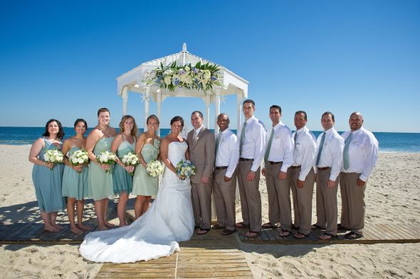 Unique group poses for wedding party photos :  wedding photography wedding party poses 12