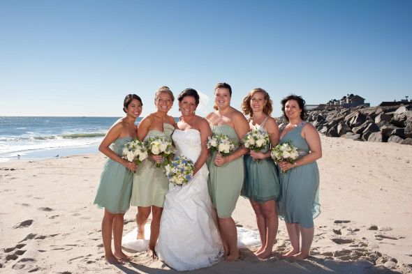 Unique group poses for wedding party photos :  wedding photography wedding party poses 22