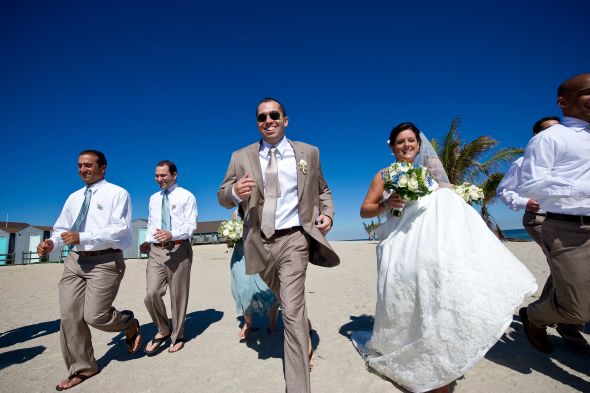 Unique group poses for wedding party photos :  wedding photography wedding party poses 3