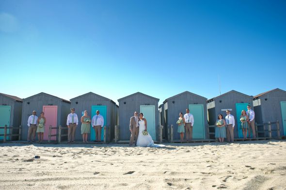 Unique group poses for wedding party photos :  wedding photography wedding party poses 7