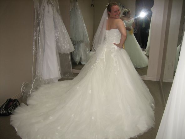 My Dress is IN and I think I am even more in LOVE! (Pics Inside) :  wedding dress sottero and midgley IMG 5869