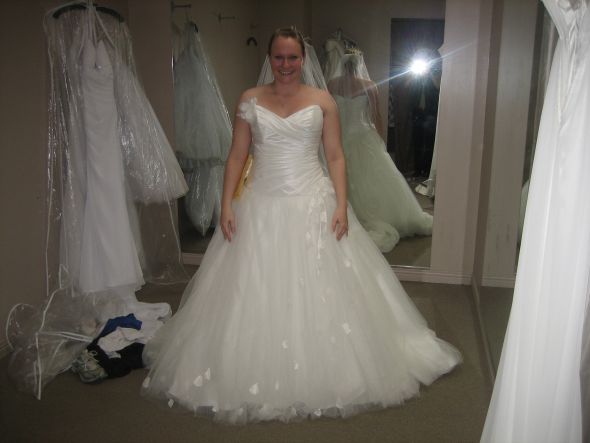My Dress is IN and I think I am even more in LOVE! (Pics Inside) :  wedding dress sottero and midgley IMG 5871
