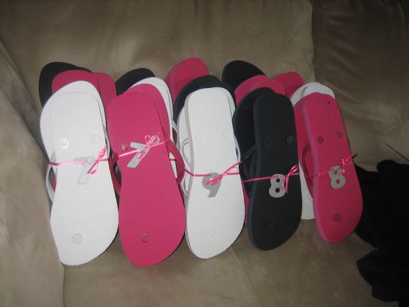 Anyone have any pictures of their Flip Flop basket? :  wedding IMG 6367