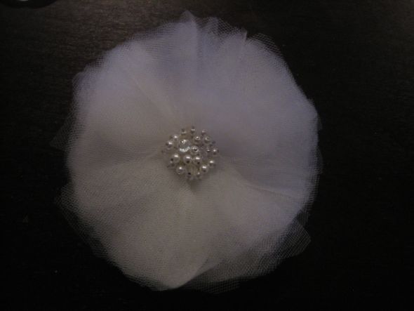 DIY Madness :  wedding diy crinoline hair flower cardbox table numbers flip flop basket IMG 6402