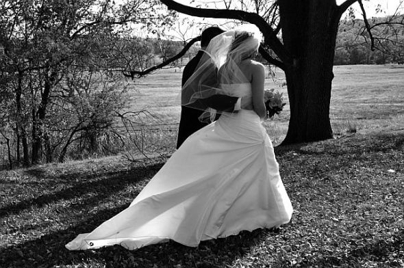 Pro Pics - Finally! Pic Heavy...and more to come! : wedding BlackandWhiteWalk
