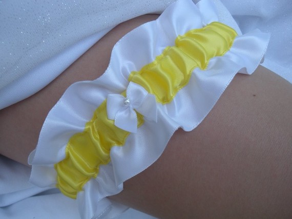Show me your garter! :  wedding Garter