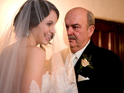 Hairstyles that work with mantilla veils :  wedding 331qb2o