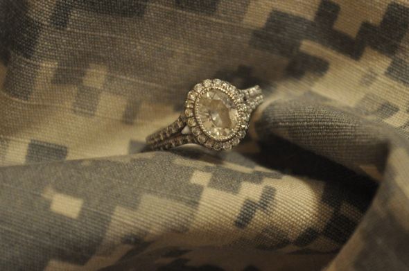 Does anyone have pave settings?  Can you show me? :  wedding Army ERing3
