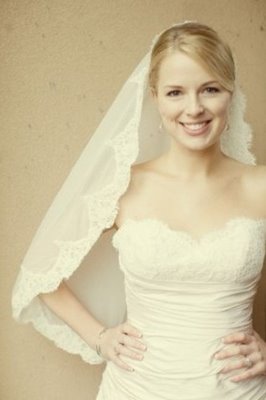 Hairstyles that work with mantilla veils :  wedding Il 430xN 66580130