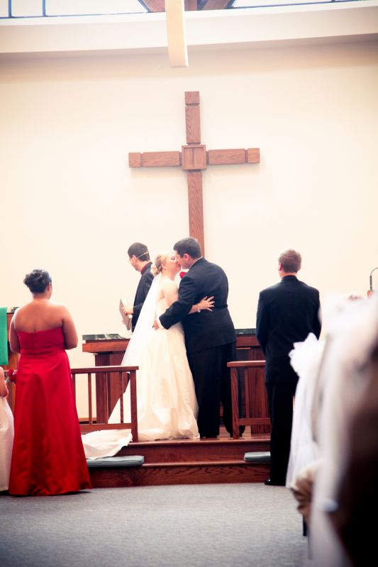 Married Ladies - You May Kiss the Bride Pics! :  wedding First Kiss