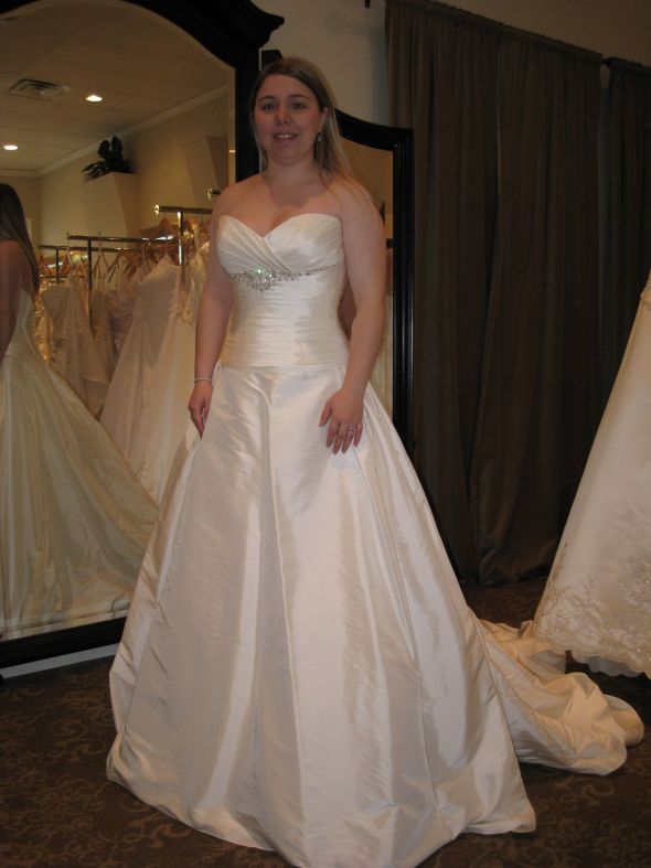 Show me your dresses with Ruching please. :  wedding My Dress