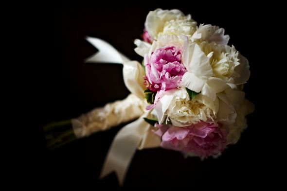 show off your bridal bouquet :  wedding bridal boquet 20100611 0039 Sarah Dave