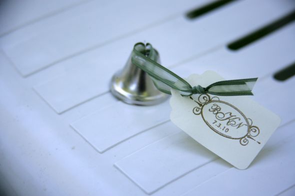 Some of our professional pics that make me feel even better :) Pic heavy! : wedding KNI 0062