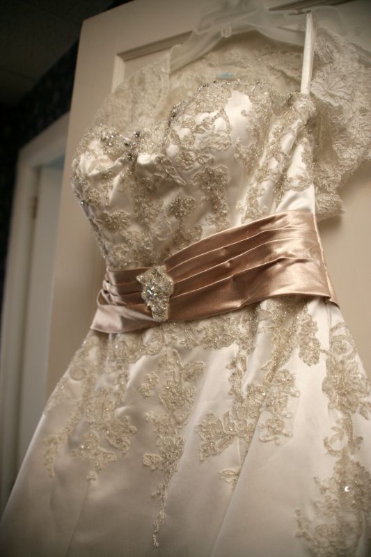 Some of our professional pics that make me feel even better :) Pic heavy! : wedding KNI 0089