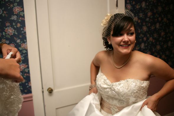 Some of our professional pics that make me feel even better :) Pic heavy! : wedding KNI 0291