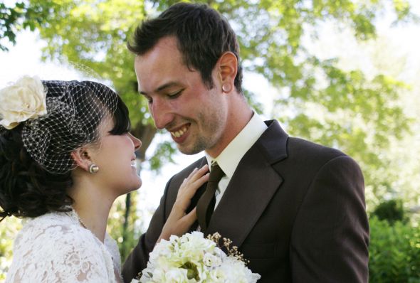 Some of our professional pics that make me feel even better :) Pic heavy! : wedding KNI 0374