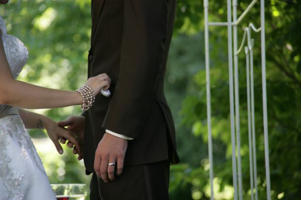 Some of our professional pics that make me feel even better :) Pic heavy! : wedding KNI 1086