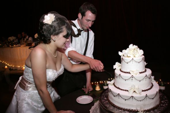Some of our professional pics that make me feel even better :) Pic heavy! : wedding KNI 2593