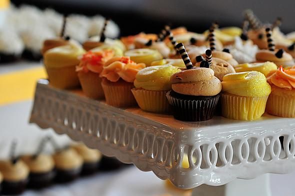 Cupcakes?!? Who has them? :  wedding 2458.cupcakes1.jpg.resize
