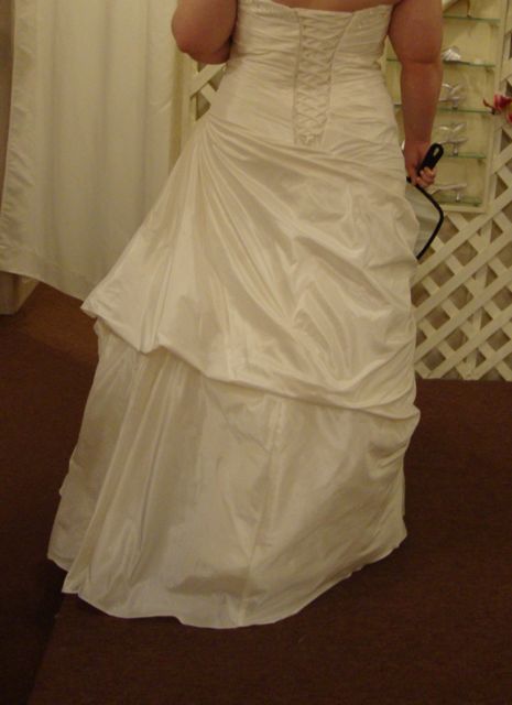 Show me your bustle!!! : wedding bustle dress alterations Bustle Pic