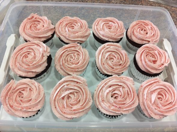 Rose Cake DIY :  wedding cake decorating roses Chocolate Strawberry Roses