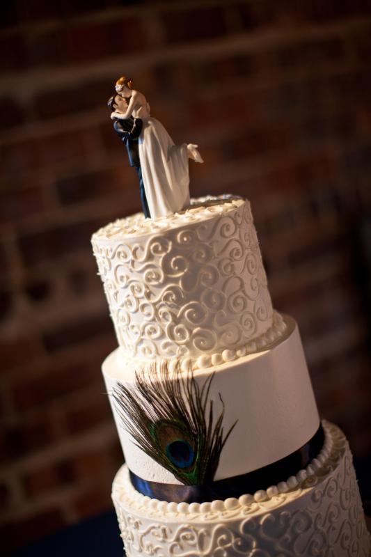 Peacock accent cake