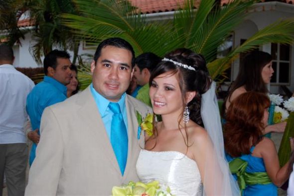 Please post pics of your half up-dos w/ loose curls- :  wedding beauty beehive 62 Small
