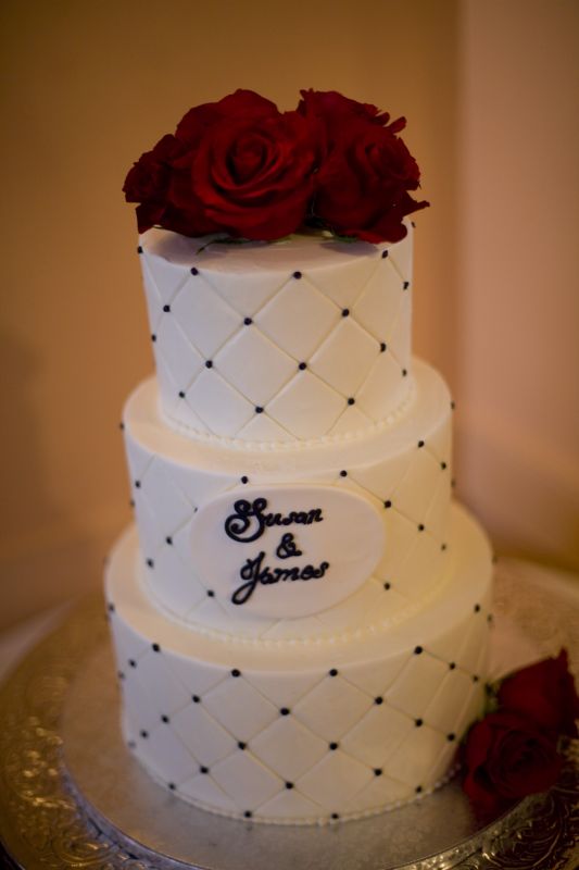 Pro Pics at last!!!!! (Married Dec. 09) : wedding winter wedding Cake