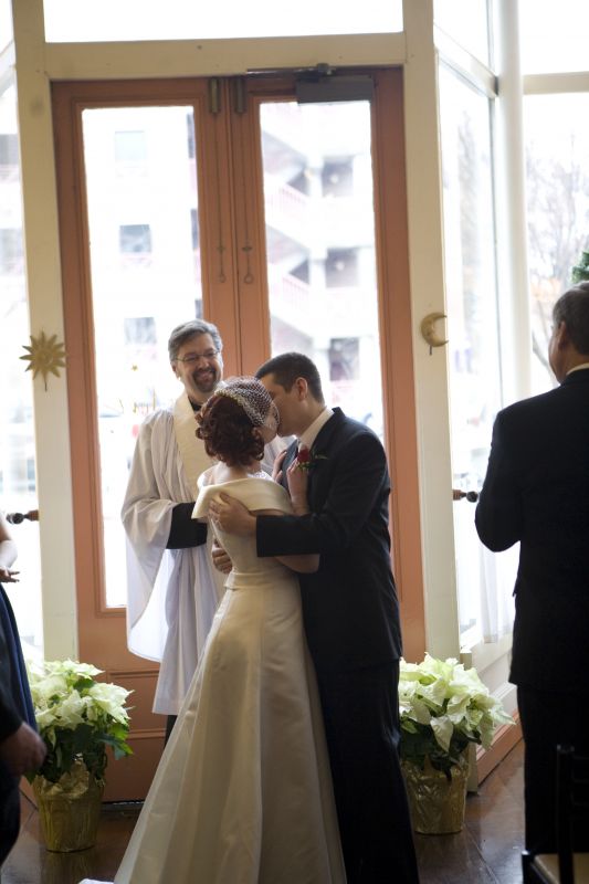 Married Ladies - You May Kiss the Bride Pics! :  wedding First Kiss