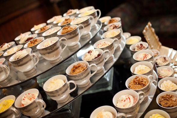 cupcakes in teacups...yes please! :  wedding cupcakes teacups china Cupcakes In Teacups 4