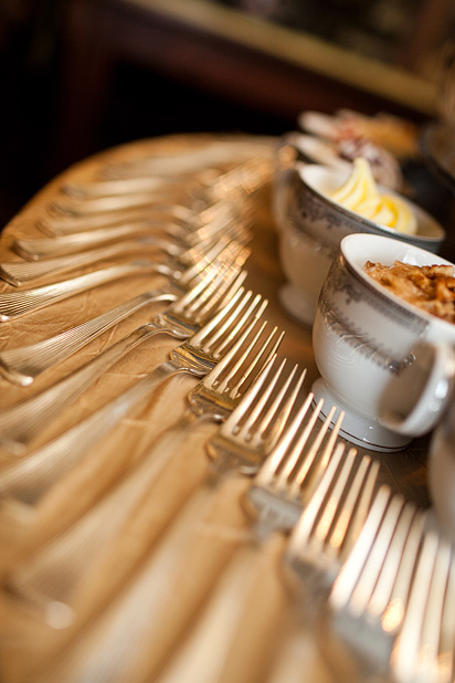 cupcakes in teacups...yes please! :  wedding cupcakes teacups china Cupcakes In Teacups 6