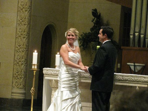 Im Hitched!!! :  wedding green white damask bride groom flowers centerpieces married pictures wedding dress 60324 1625813371477 1420817182 1661333 5695435 N