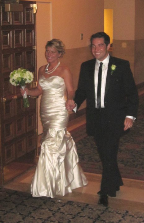 Im Hitched!!! :  wedding green white damask bride groom flowers centerpieces married pictures wedding dress 61851 1385641162123 1264830108 30913190 6491768 N